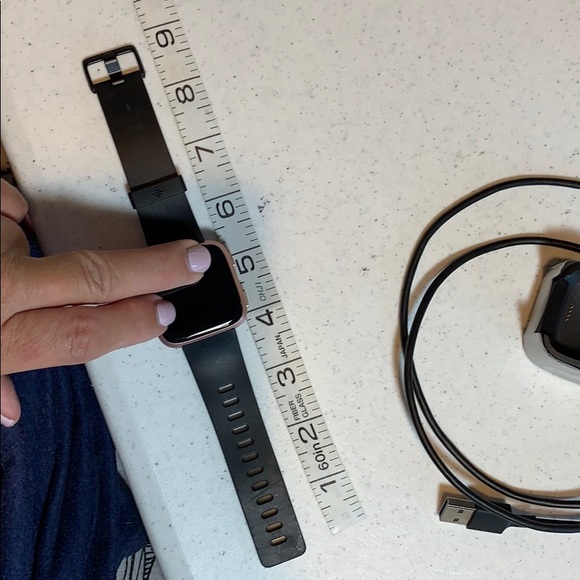 Fitbit Versa - Picture 4 of 8